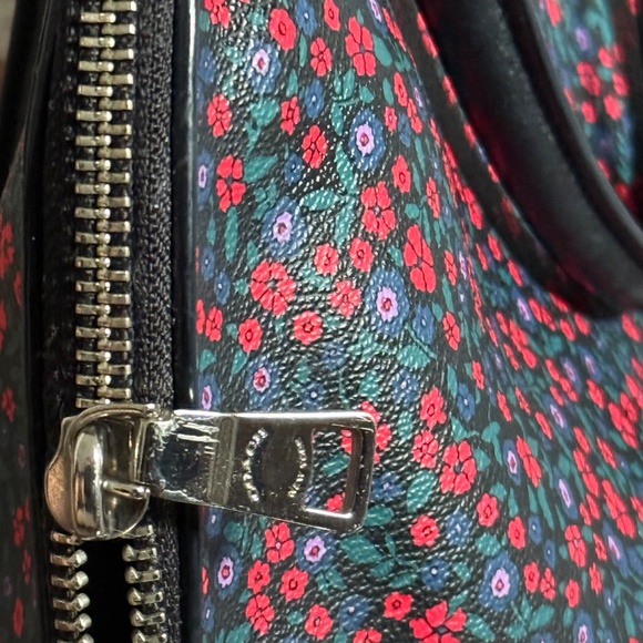 Coach purse - Picture 4 of 5